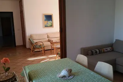 Image de Spacieux appartement avec parking privé. Terrasse commune et jardin.