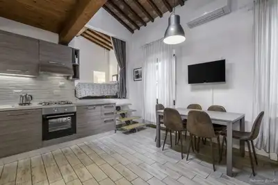 Image de Conversion Loft, aircon, à pied du centre historique, 4 couchages + 2, parking, Wifi gratuit