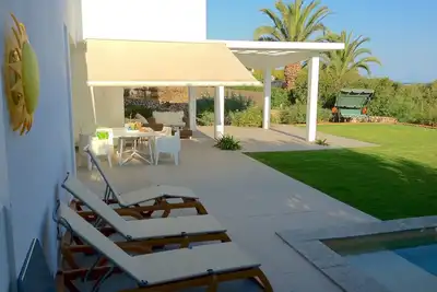 Image de Maison unifamiliale jardin, piscine, garage, 3 chambres, grand luxe