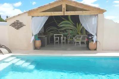 Image de Villa en pleine nature avec jardin, terrasses, piscine privée, climatisation