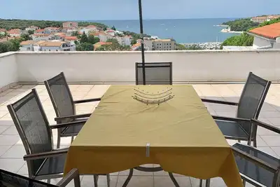 Image de Spacious Apartment. Wonderful Views. Couple Of Minutes Walk From Beach