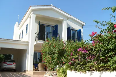 Villa de luxe de 3 chambres avec piscine privée et jardins, à 5 minutes à pied de la plage