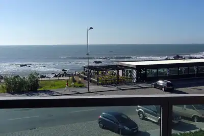 Image de Appartement en bord de mer avec des vues spectaculaires sur la mer. (Willowers)