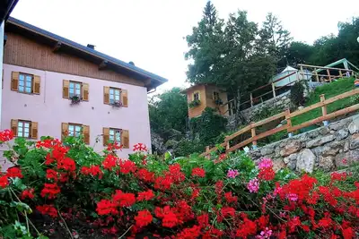Image de Appartement lumineux dans la campagne de l'Adamello Brenta