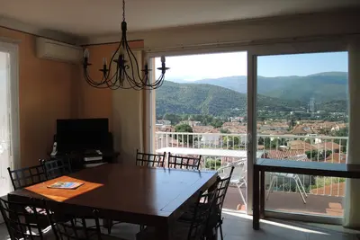 Image de Confortable Villa Près de Lac Mer Montagnes Aéroport inégalée Voir