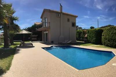 Image de Villa en bord de mer, piscine privée et vue sur la mer parfait pour les couples et les familles