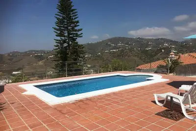 Image de Magnifique Villa Torrox Superbe Vue Panoramique Piscine Privée Location De Voitures Essentielles