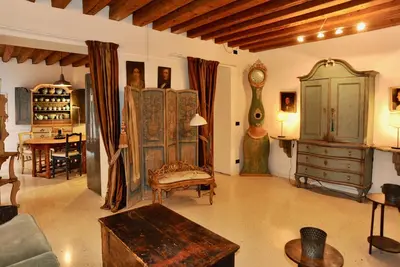 Image de Vue de l'élégant appartement Grand Canal rénovée en style « 700.