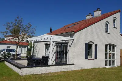 Image de Bungalow pour 6 personnes avec 2 salles de bains, les dunes et la plage