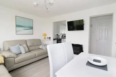 Image de 5 * Light & Airy Chalet 5min à pied 2 plage n ° BroadsSunbeach Chalets 143 à l'heure