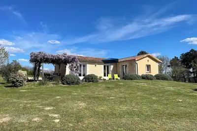 Image de Gîte familial Nr Sarlat avec de belles vues sur la campagne de la Dordogne