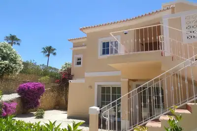 Image de Luxe 4 chambres, 4 salles de bains villa adaptée aux familles et à proximité de la plage