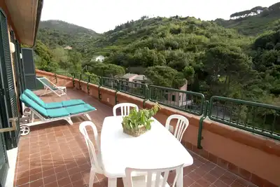 Image de appartement élégant à quelques pas des plus belles plages avec terrace