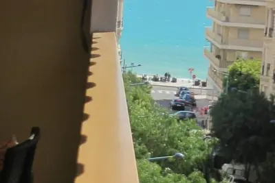 Image de Menton Appartement d'une chambre à 100 mètres de la mer, Wi-Fi gratuit, climatisé. , grande terrasse, garage
