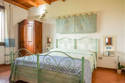Charmant maison jumelée avec jardin privé près de la mer.