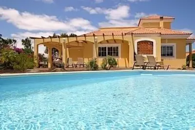 Image de Charmante villa avec piscine privée et vue sur le parcours de golf de championnat