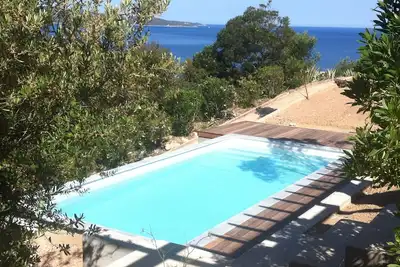 Image de Belle maison de 240 m2 avec piscine, idéal familles ou groupe d'amis.