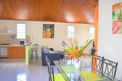 Image de haut de villa 3 pièces 75 m² calme, bien équipé, vue sur baie du Robert