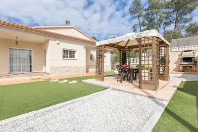Image de 2carol01 - Jolie maison de 4 chambres avec piscine privée située dans un quartier résidentiel calme
