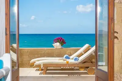 Image de Maison en bord de mer-kochili à seulement 10 mètres de la mer