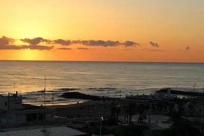 Image de Appartement tout comfort, à 100m de la plage, avec vue imprenable sur la mer.