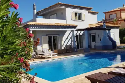 Image de Superbe, Villa de luxe avec piscine chauffée privée et jardin