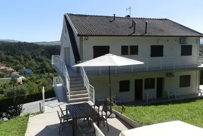 Image de Appartement neuf dans maison privée à la campagne à 15kms de la ville fortifiée