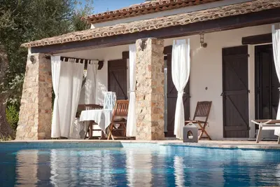 Image de 400m de la mer Villa splendide Vue Mer, Piscine Chauffee à Debordement, Barbecue