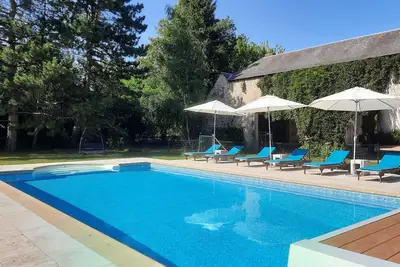 Image de Piscine Chauffee & Tennis à 6kms de Tours au Coeur Des CHÂTEAUX De La Loire