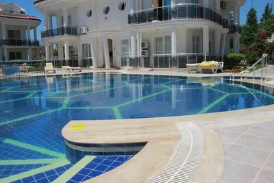 Image de Appartement au rez-de-chaussée d'un complexe privé avec jardins et piscine