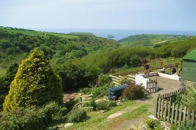 Image de Maison confortable à North Cornwall avec une vue imprenable sur la vallée rurale et sur la mer