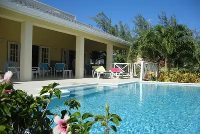 Image de 'Temps Bout. Belle villa avec piscine et proche de la plage