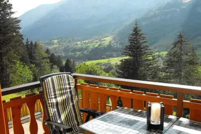 Image de Retraite alpine suisse dans la belle Leukerbad. Près des thermes et des remontées mécaniques.