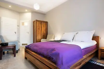 Image de Vieille ville - 2 chambres à coucher, 2 salles de bain, à 100 mètres de la place principale