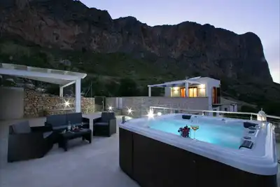 Villa Antonia Sea View | Jacuzzi | Wifi | 3 chambres | 4 salles de bain