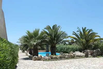 Image de Case Selinuntine - appartements en Villa avec jardin et piscine à Selinunte