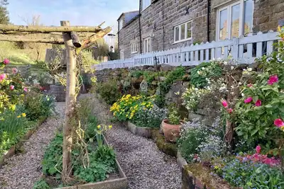 Image de Cowslip - Chalets de charme avec de superbes vues sur la mer et la campagne
