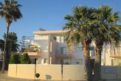 Image de Appartement au rez-de-chaussée avec piscine, A / C, Tv, Dvd, Wifi, terrasse et parking privé