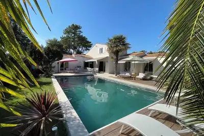 Image de Villa entre mer et forêt avec grande piscine chauffée à Saint Trojan les Bains