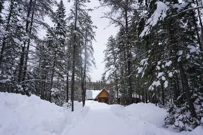 Image de Saint Alexis Des Monts : Chalet traditionnel en bois rond en pleine nature
