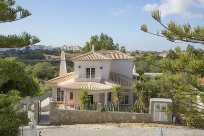 Image de Emplacement calme au sommet d'une colline, superbes vues sur la campagne et l'océan de l'Algarve