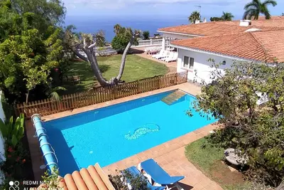 Villa de luxe, piscine privée, imprenable vue mer et montagne