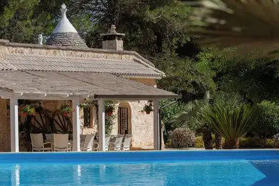 Image de Villa Trulli Inn: piscine privée, jardin, barbecue. wifi. 5 chambres