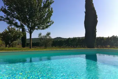 Image de Couchers de soleil inoubliables, piscine privée, lavande apaisante et oliviers