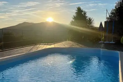 Image de Littorno magique. Hill, mer, nature. Avec piscine. Collines, mer, nature. Piscine