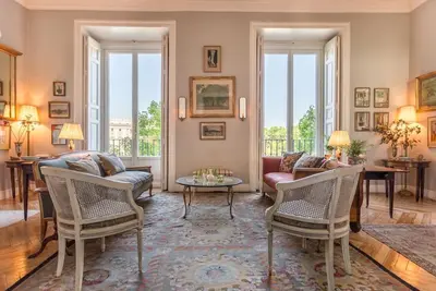 Image de One of a kind elegant property for 6 with views of the Royal Palace.