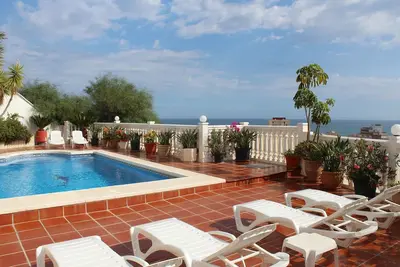 Image de Villa avec piscine privée et vue sur la mer