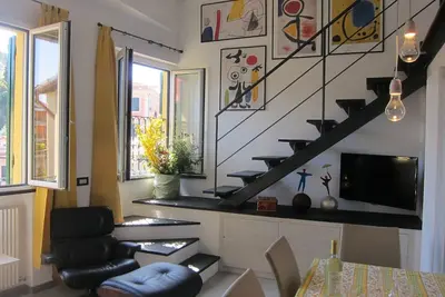 Image de Un duplex de design architectural, dans le centre, près de les plages. Parking