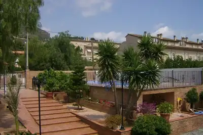 Image de Villa avec piscine privée, table de billard, barbecue, 5 mim de la plage, vue sur la montagne.