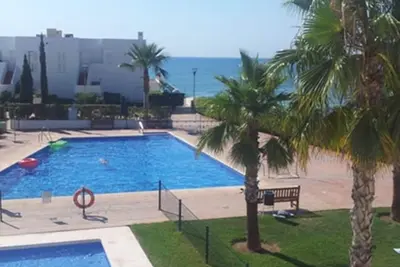 Image de Maison de ville à 50m de la plage avec Wifi